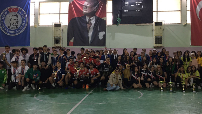 Antalya'nın Serik ilçesinde Genç Erkekler ve Kızlar Futsal İlçe Birinciliği sona erdi