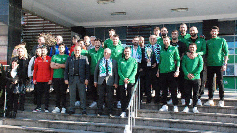 Serik Belediyespor Voleybol Takımına şampiyonluk kutlaması