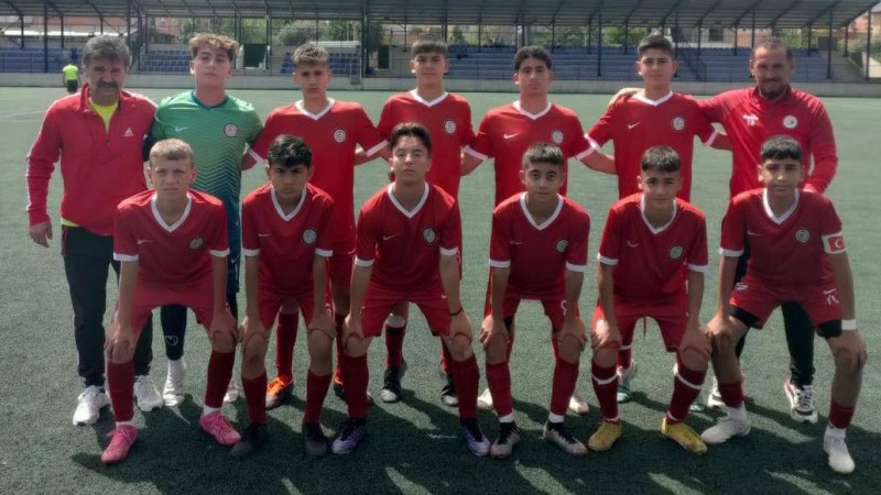 Tekeli Ortaokulu Futbol Takımı Denizli’de Fırtına Gibi Esiyor