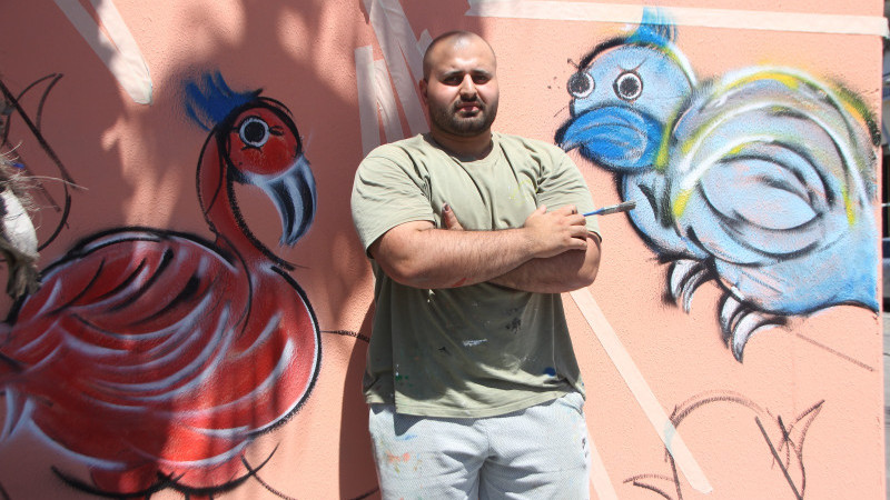 Ressam Çil, trafo binalarına renk katıyor