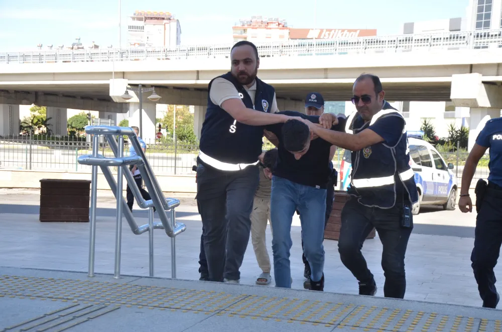 Serik’te Polis Memuruna Silahla Saldıran İki Zanlı Adliyeye çıkarıldı