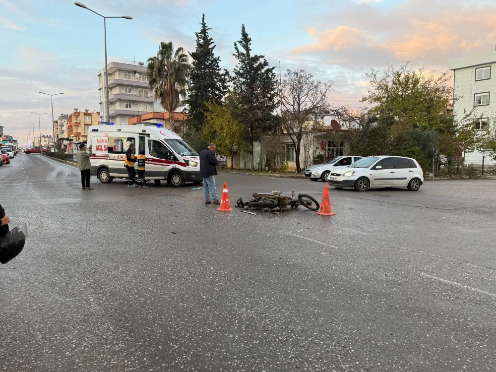 Kaza Kavşağında bir kaza daha: Otomobil ile motosiklet çarpıştı