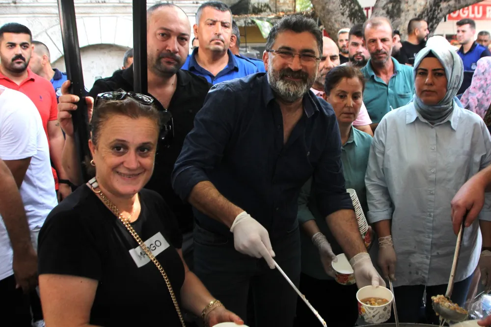 Başkan Kumbul Vatandaşlara 3 bin Kase Aşure Dağıttı