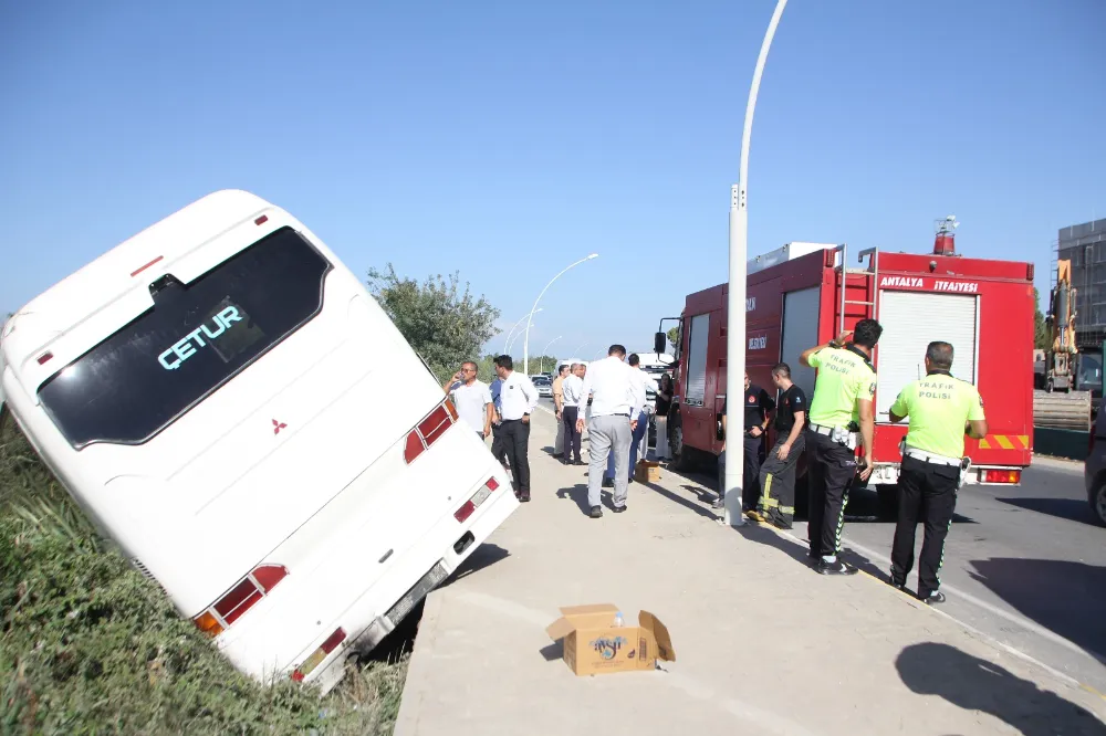 Serik’te otel servis otobüsü kaza yaptı 7 kişi yaralandı