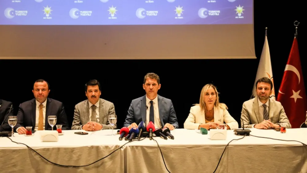 Çetin: “proje, vizyon, elle tutulur hizmet yok”