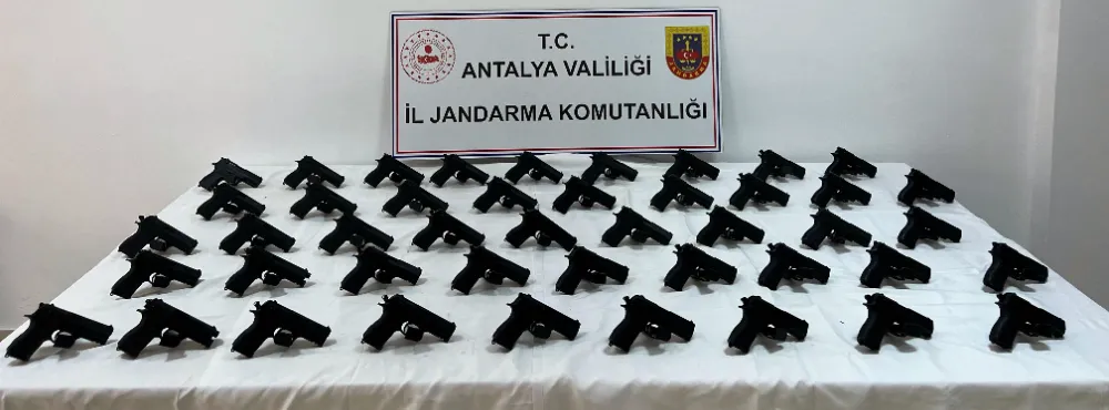 Serik’te Jandarma 45 ruhsatsız tabanca yakaladı