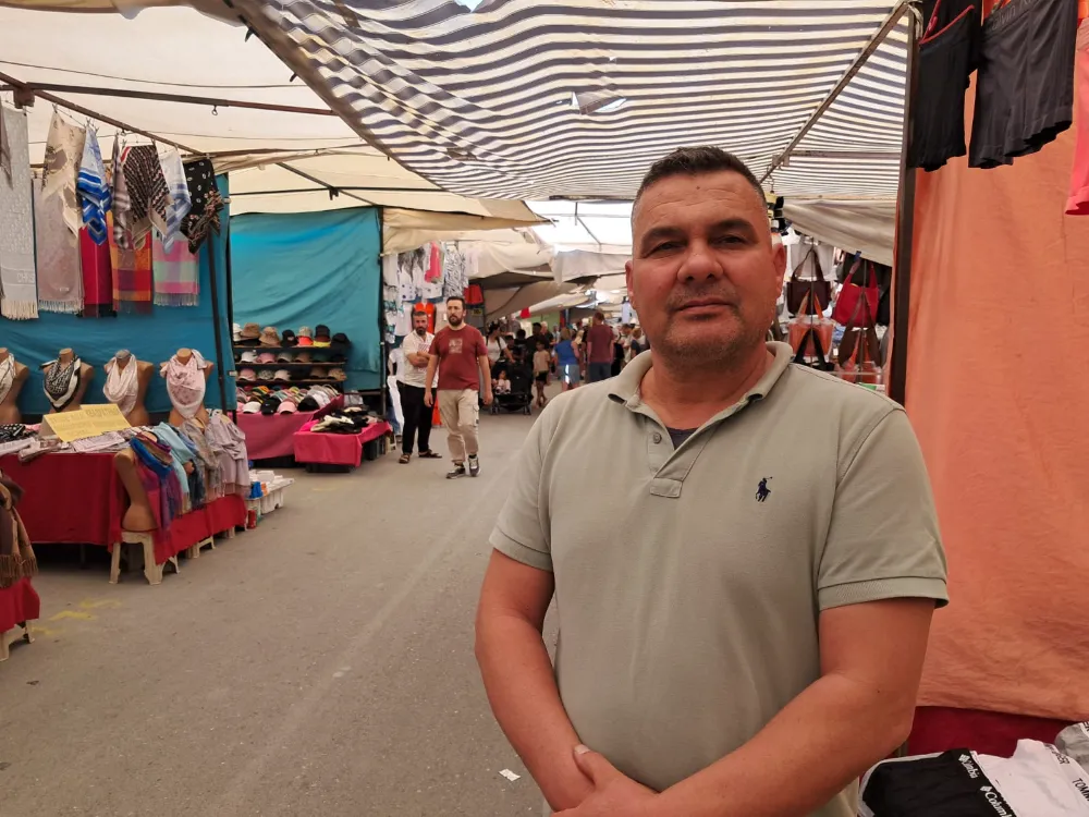 Avrupalı Turist Pazarcıların yüzünü güldürdü 