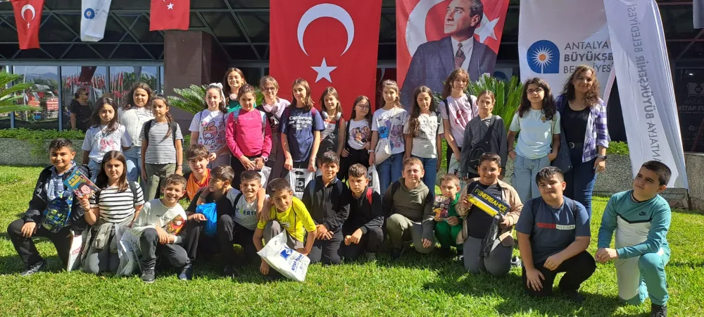 TEKELİ AHMET CAN ÖZPINAR ORTAOKULU KİTAP FUARINDA 