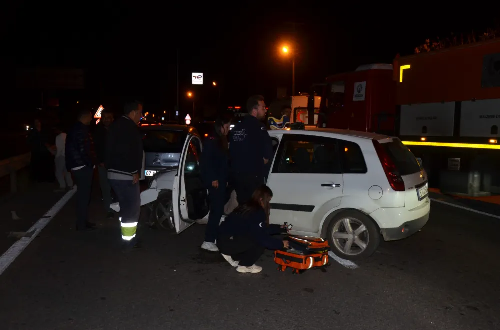 Serik’te zincirleme kaza: Dört araç birbirine girdi