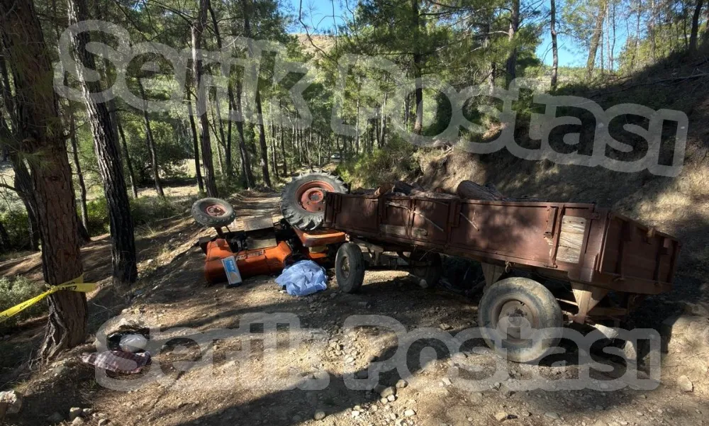 Devrilen traktörün altında kalarak can verdi 