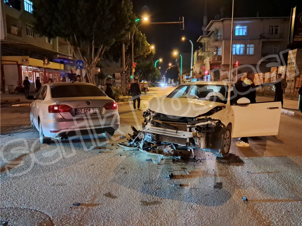 Serik’te iki aracın karıştığı kazada 1 kişi yaralandı 