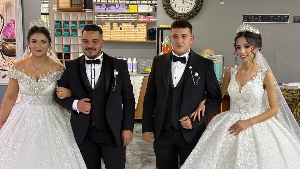 Serik’te iki kardeş aynı gün dünya evine girerek babadan kalan geleneği devam ettirdi