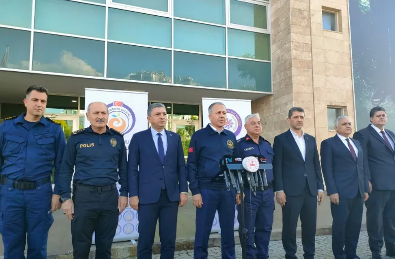 Bakan Yerlikaya açıkladı: Zeytinköy’de şafak operasyonunda 458 kişi gözaltına alındı