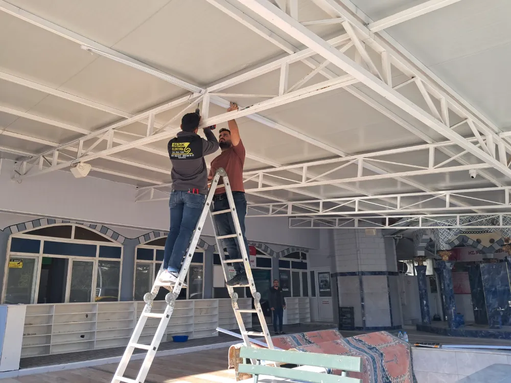 Serik’te fırtına ve şimşek caminin elektrik tesisatına zarar verdi 