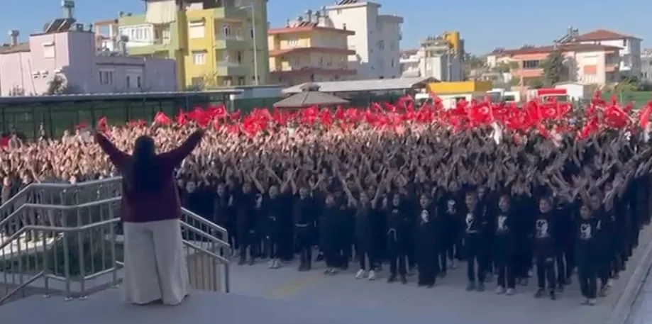 Tekeli Ahmet Can Özpınar Ortaokulu’nda Çanakkale Destanı Yeniden Doğdu!