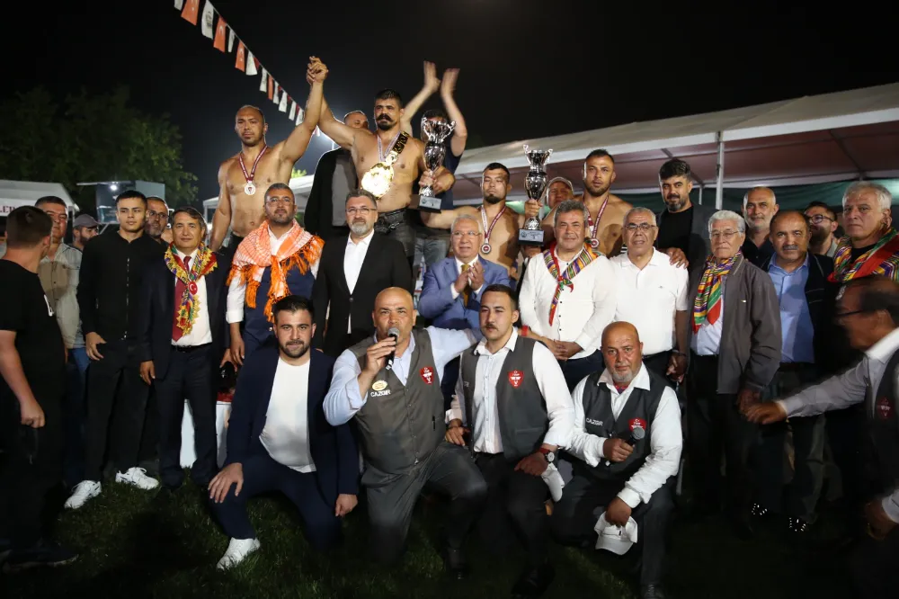 SERİK GELENEKSEL YAĞLI PEHLİVAN GÜREŞLERİ BÜYÜK COŞKUYLA GERÇEKLEŞTİRİLDİ.