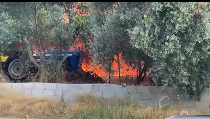 Serik’te ev yangınında evle birlikte Traktör alevlere teslim oldu