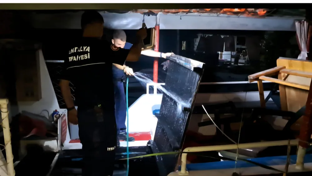 Serik’te Balıkçı teknesi yanmaktan son anda kurtuldu