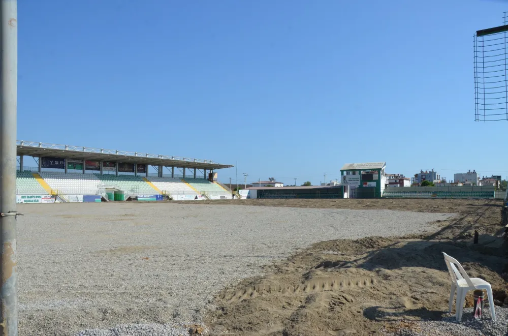 Serik Stadyumunda tadilat çalışması durdu