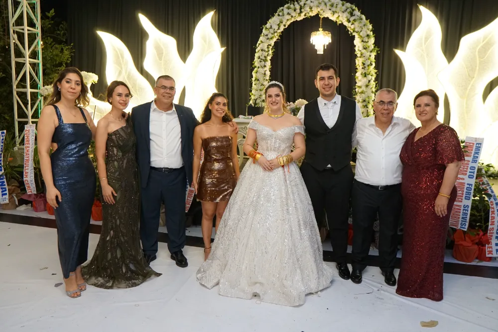 Yılmaz ve Öztürk ailelerinin mutlu günü 