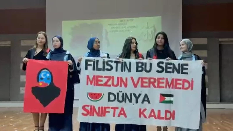 Mezuniyet töreninde Filistin’e anlamlı destek