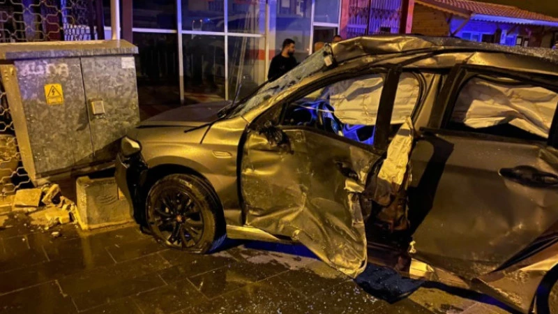 Serik’te 2 otobüs 1 otomobilin karıştığı kazada 4 kişi yaralandı