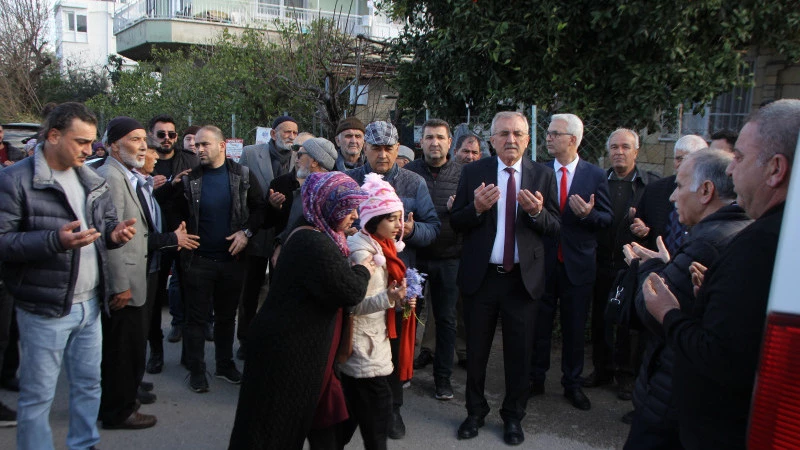 Serik’te yaşlı adam eşini kurtardı kendini feda etti